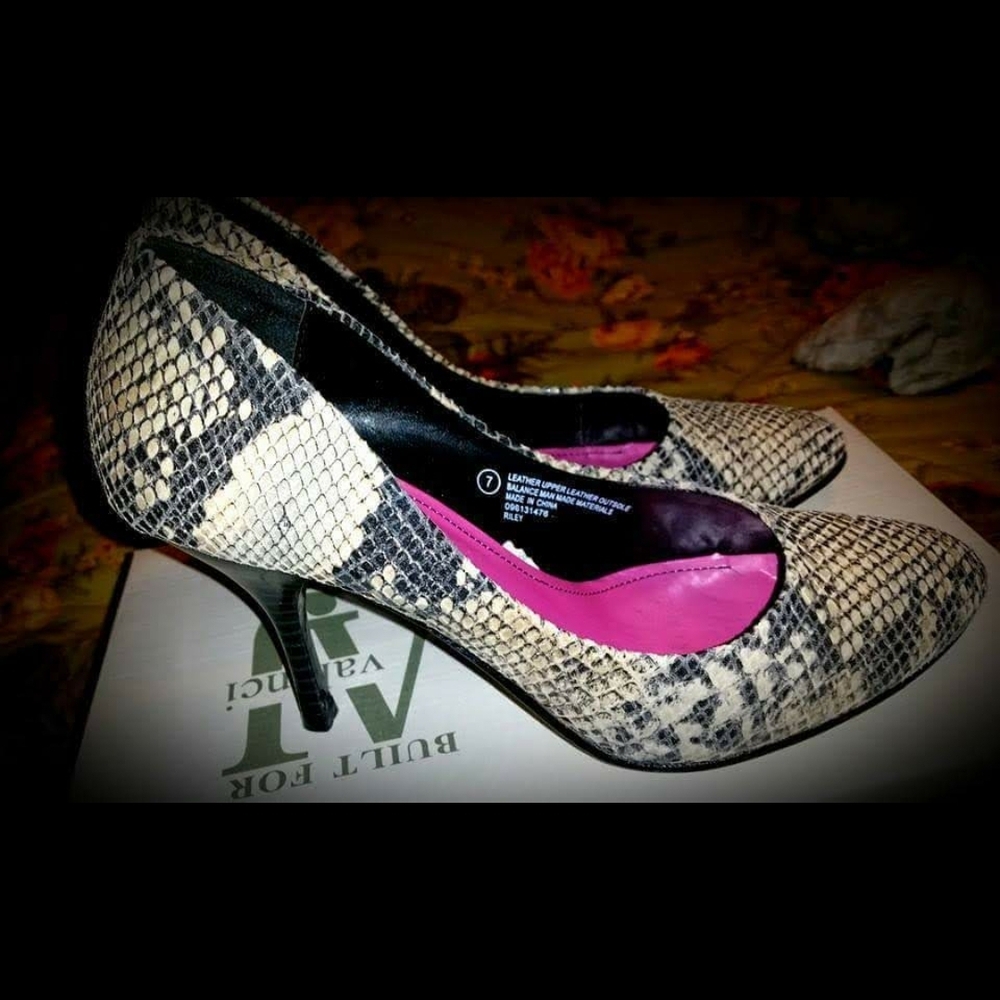 Python-Print Women's Pointed Toe Pumps - Black & Cream